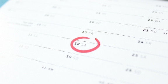 Terminkalender mit rot markiertem Datum