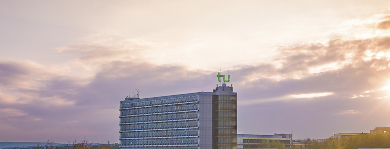 Mensa und Mathetower im Sonnenuntergang