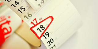 Kalenderrolle mit rot markiertem Datum