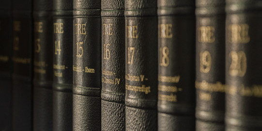Bücherrücken der Theologische Realenzyklopädie